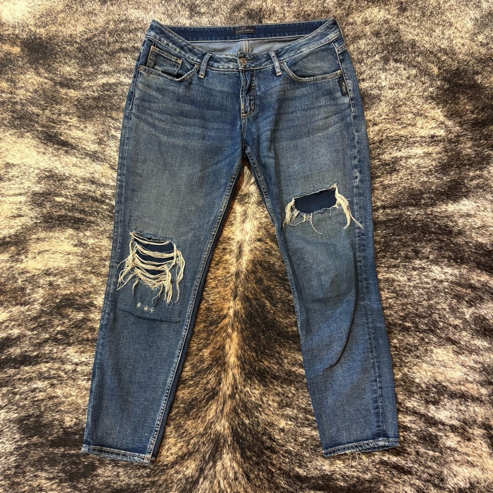 Distressed Blue Women's Jean Capris - Waist 34 Hip 40. Tag Is Incorrect.